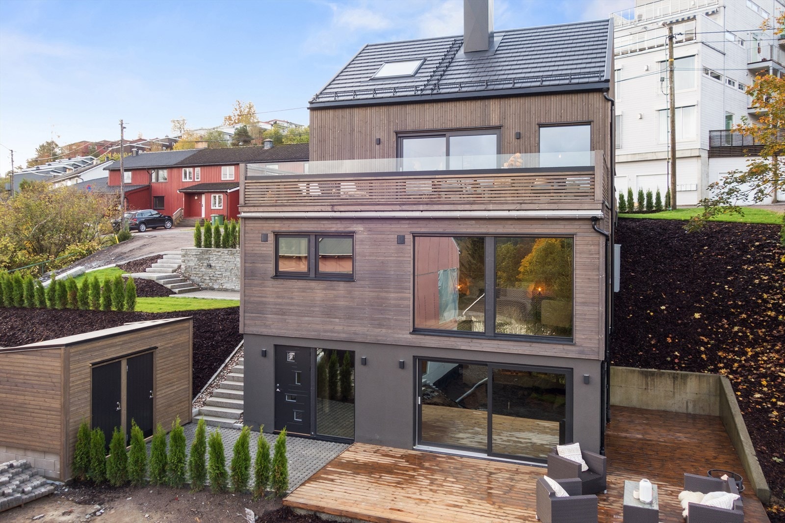 Fasade med terrasse