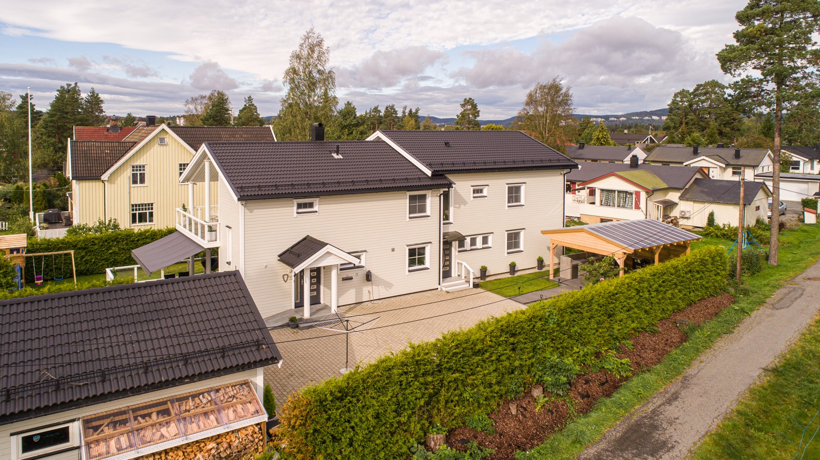 Påbygg på enebolig med garasje, fra drone
